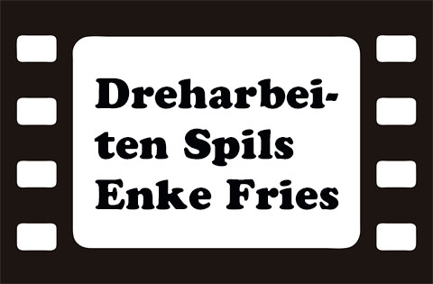 Schwarz-weiße Filmstreifen-Grafik, in deren Mitte es ein weißes Feld gibt, in dem mit schwarzer Schrift geschrieben steht: Dreharbeiten Spils Enke Fries