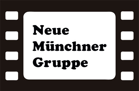 Schwarz-weiße Filmstreifen-Grafik, in deren Mitte es ein weißes Feld gibt, in dem mit schwarzer Schrift geschrieben steht: Neue Münchner Gruppe