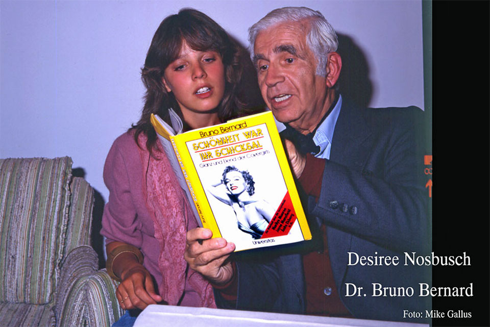 Foto von Desiree Nosbusch und Dr. Bruno Bernard beim Lesen seines Buches - Schönheit war ihr Schicksal, Elend der Covergirls - über Marilyn Monroe
