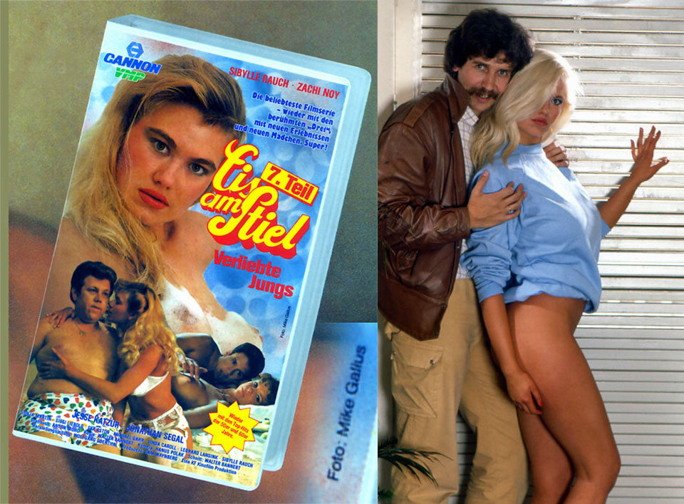 VHS-Cover von „Eis am Stiel 7. Teil Verliebte Jungs“, Schauspielerin Sybille Rauch mit Fotograf Mike Gallus