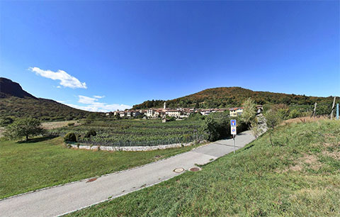 Panorama-Aufnahme vom Tessiner Dorf Meride