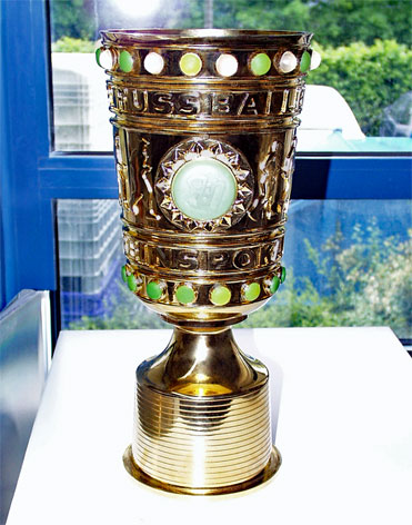 Der DFB-Pokal, auch Vereinspokal genannt