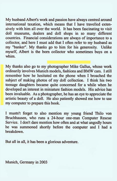 Vorwort auf Seite 8 vom Buch - My Ninety-Nine Favorite Dolls - von Evelyn Rädler, geschrieben in Englisch in Munich, Germany 2003 mit markiertem Text der Danksagung an Fotograf Mike Gallus: "My thanks also go to my photographer, whose work ordinarily involves Munich models, fashions and BMW cars. I still remember how he hesitated on the phone when I broached the subject of making photos of my doll collection. I think his two teenage daughters became quite concerned for a while when he developed an interest in miniature fashion models. His advice has been invaluable. As a photographer, he has en eye to appreciate the artistic beauty of a doll. He also patiently showed me how to use my computer to prepare this book."